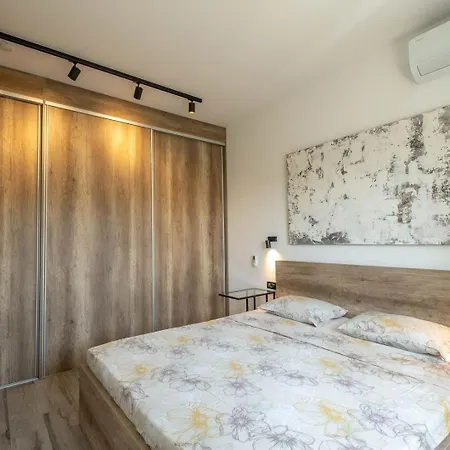Vakantiehuis Fuer 4 Personen Und 2 In Vintijan, Istrien *